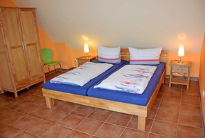 2 chambres, lit parapluie, draps fournis