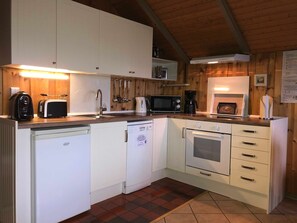 Kühlschrank, Mikrowelle, Ofen, Geschirrspüler