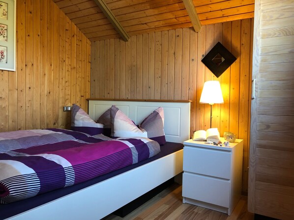 3 habitaciones, tabla de planchar con plancha, wifi y ropa de cama 