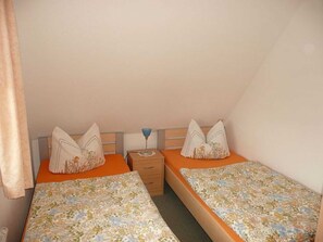 2 室のベッドルーム、旅行用ベビーベッド、WiFi、ベッドシーツ