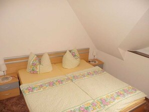 2 quartos, berço de viagem, Wi-Fi, roupa de cama