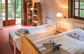 4 bedrooms, travel cot, free WiFi, bed sheets