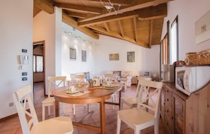 Dining - Stunning apartment in Agra (VR) with lake view (Agra (VR))