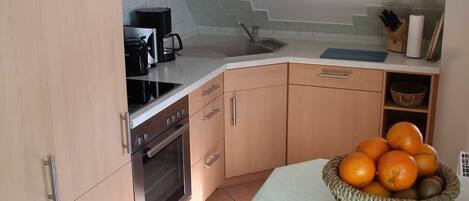 KĂŒhlschrank, Mikrowelle, Ofen, GeschirrspĂŒler