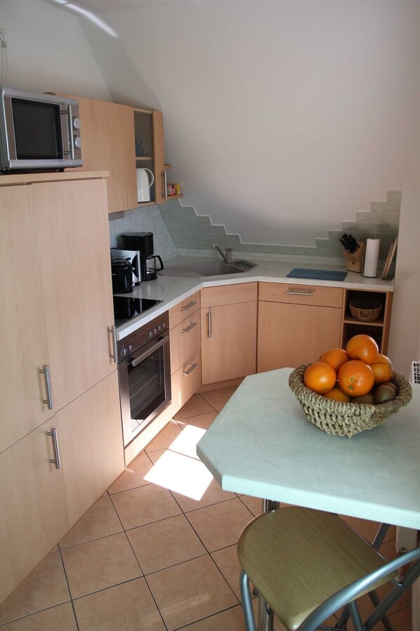 Refrigerador, microondas, horno y lavavajillas 