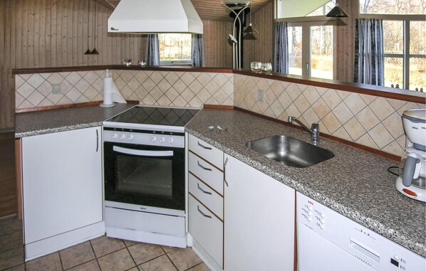 Geladeira, micro-ondas, cooktop, lava-louças