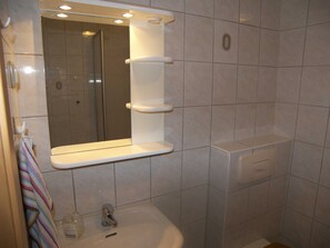 Unclassified image, 5 of 19, button