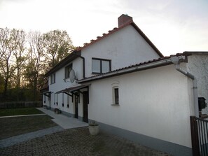 Exterior - Vacation apartment in the house, quiet location, 2 bedrooms - Holiday apartment in the house (Lütow)