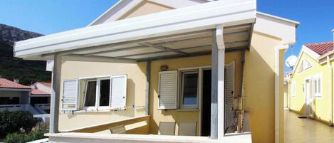 المنطقة المحيطة بالمنشأة