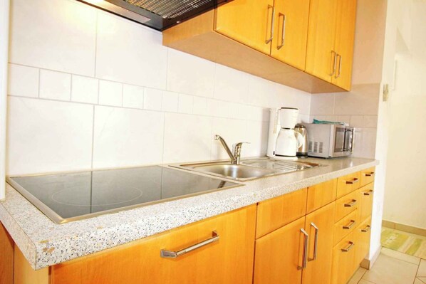 Fridge, microwave, stovetop, coffee/tea maker