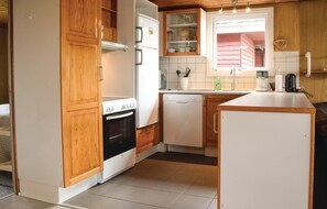 Réfrigérateur, micro-ondes, plaque de cuisson, lave-vaisselle