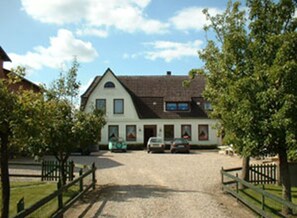 Exterior - Intercontinental Family Home - North American Mediterranean Vacation Rentals (Hasselberg)