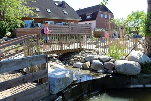 Children's play area - outdoor - Intercontinental Family Home - North American Mediterranean Vacation Rentals (Hasselberg)