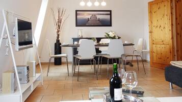 Apartment, 3 Bedrooms (Familienkoje) | Living area | TV, ping pong, stereo