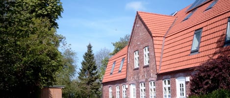 Vista frontal de la propiedad