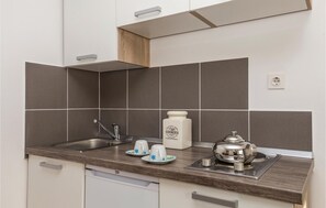 Fridge, microwave, stovetop, dishwasher - Luxurious home in Ika (Ika)