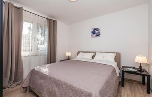 4 bedrooms, free WiFi, bed sheets - Luxurious home in Ika (Ika)