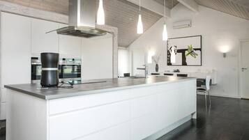 Køleskab, ovn, kogeplade, opvaskemaskine