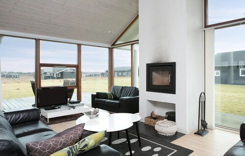 4 bedroom pet friendly home in Løkken