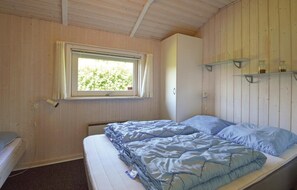 3 bedrooms, travel crib, free WiFi