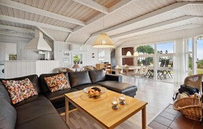 Smart TV, fireplace, DVD player