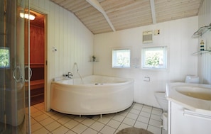 Shower - Awesome home in Sjølund with sauna (Sjølund)