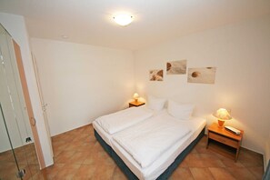 2 bedrooms, iron/ironing board, travel cot, WiFi