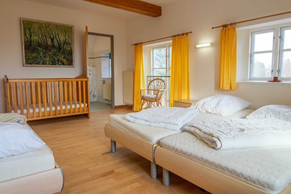 5 habitaciones, cuna de viaje, wifi y ropa de cama