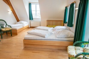 5 bedrooms, travel cot, WiFi, bed sheets - House - 170m² House in Stralsund (Steinhagen)