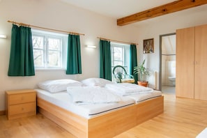 5 Schlafzimmer, Reisekinderbett, WLAN, Bettwäsche