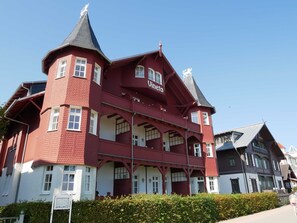 Unclassified image, 5 of 23, button