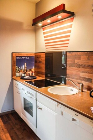 Fridge, oven, dishwasher, coffee/tea maker