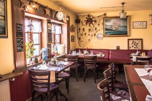 Dining - Apartment 3 - Restaurant and Pension Schinkenkrug - Property 50882 (Rostock)