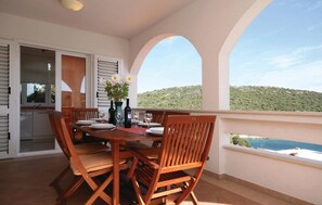 Outdoor dining - Lovely home in Rogoznica with kitchen (Rogoznica)