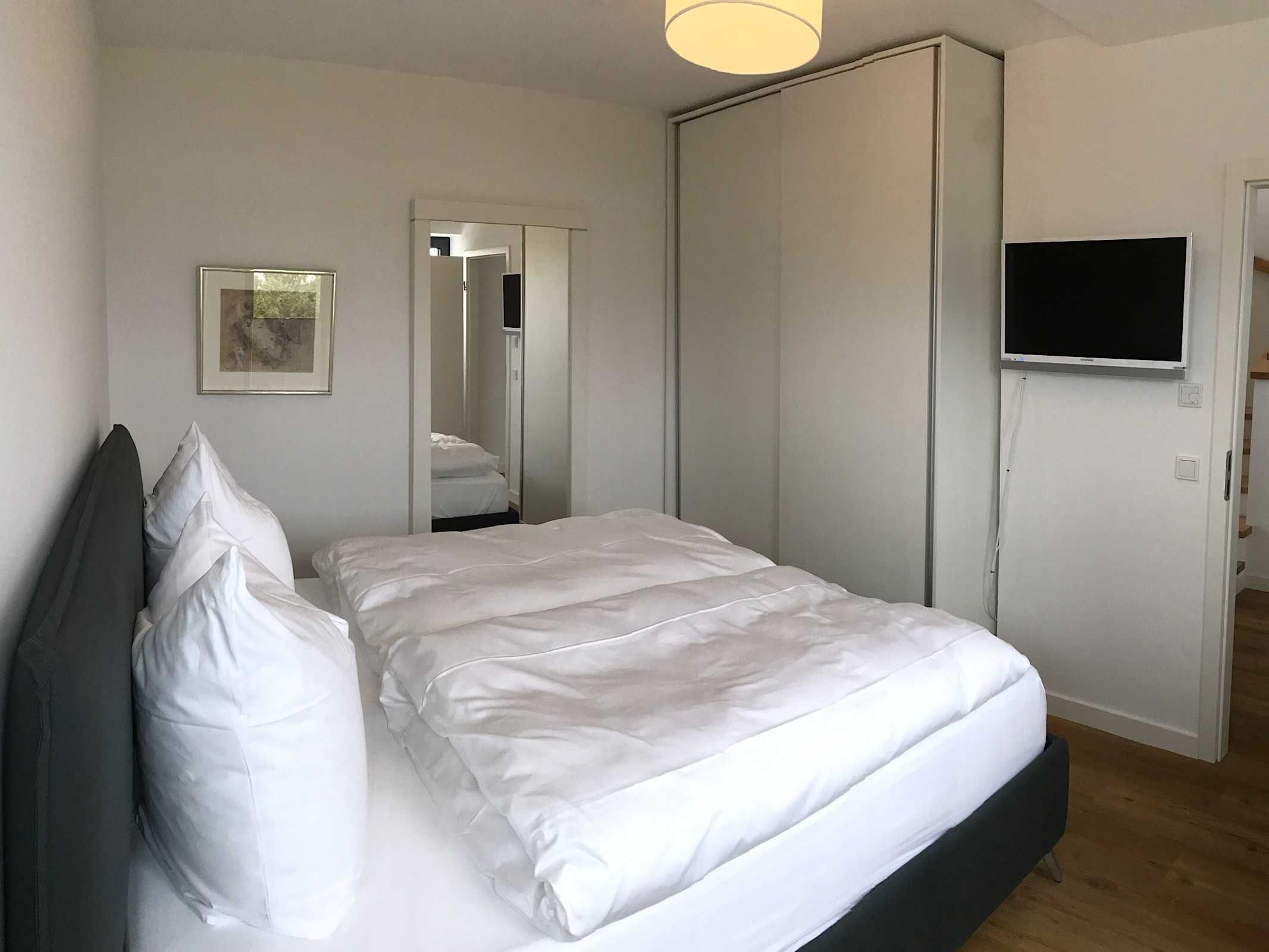 2 slaapkamers, een bureau, reisbedje, wifi