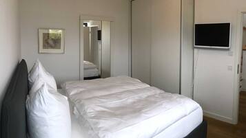 2 slaapkamers, een bureau, reisbedje, wifi