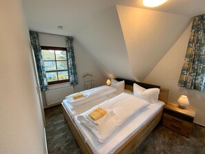 1 bedroom, travel cot, bed sheets - Fewo 3 Abendstimmung - Rügen-Fewo 233 Groß Zicker Ferienwohnungen (Mönchgut)