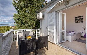 Terrace/patio - 1 bedroom beach front apartment in Baric Draga (Baric Draga)
