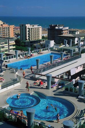 Pool - Holiday apartment with air conditioning, balcony and pool (Bibione)