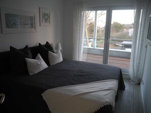 Unclassified image, 5 of 21, button - Villa Meeresrauschen, Ostseeperle - Villa Meeresrauschen 7 a, 3 rooms, balcony, (Neustadt in Holstein)