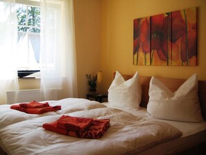 2 Schlafzimmer, Reisekinderbett, WLAN, Bettwäsche