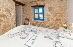 3 bedrooms, free WiFi, bed sheets
