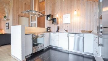 Jääkaappi, liesi, astianpesukone, kahvin-/teenkeitin