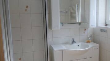 Douche, serviettes fournies