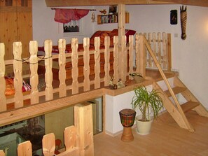 2 間睡房、可攜式嬰兒床、Wi-Fi、床單