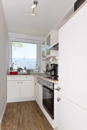 Unclassified image, 4 of 38, button