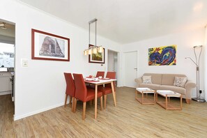 Unclassified image, 3 of 38, button