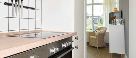 Fridge, oven, dishwasher