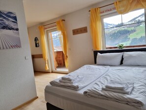 4 bedrooms, WiFi, bed sheets