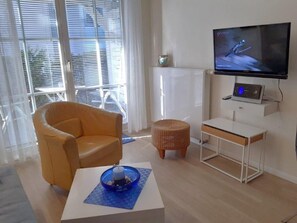 Unclassified image, 5 of 9, button